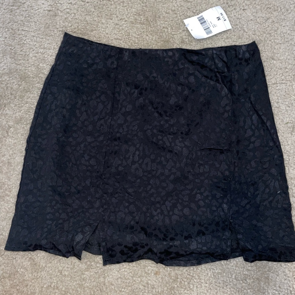 New with tags black silk cheetah skirt